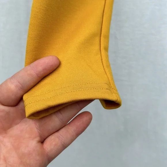 Uk2la Cropped Light Sweater - Picture 2 of 5